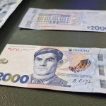 НБУ вводить банкноту 2000 гривень із портретом Василя Стуса. Купюра з’явиться 4 вересня 2026 року, матиме синій колір, понад 20 елементів захисту та нову захисну стрічку.