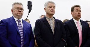 Верховний Суд відмовив Петру Порошенку у скасуванні санкцій РНБО. Що вирішила колегія суддів, які обмеження залишаються чинними й коли справу ще може розглянути Велика палата Верховного Суду України.