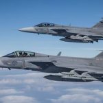Україна отримає Gripen зі Швеції: Saab уклала контракт на 16 нових Gripen E, а перші винищувачі Gripen C/D очікуються у 2027 році разом з озброєнням і технічною підтримкою.