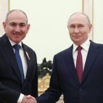 Пашинян і Путін обговорили обмеження на імпорт товарів з Вірменії до РФ та можливий референдум про вибір між ЄС і ЄАЕС. Що заявили Єреван і Кремль та які товари заборонили.