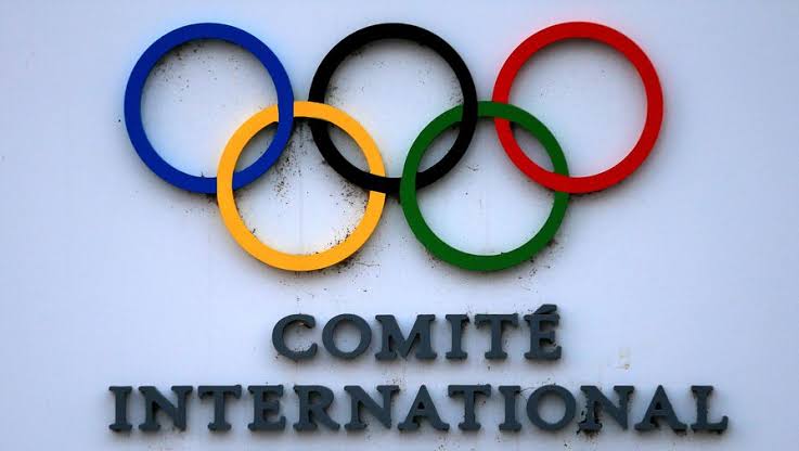 МОК тимчасово зняв дискваліфікацію з Олімпійського комітету Росії. Міжнародні федерації вирішуватимуть допуск росіян, а питання прапора й гімну на Іграх-2028 ще не вирішене.