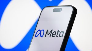 Франція зобов’язала Meta відновити переговори з медіа про оплату новин. Що означають суміжні права, чи зміняться Facebook та Instagram і чи можуть українські видання вимагати компенсацію від платформ