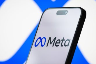 Франція зобов’язала Meta відновити переговори з медіа про оплату новин. Що означають суміжні права, чи зміняться Facebook та Instagram і чи можуть українські видання вимагати компенсацію від платформ