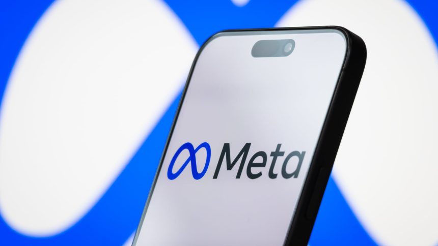 Франція зобов’язала Meta відновити переговори з медіа про оплату новин. Що означають суміжні права, чи зміняться Facebook та Instagram і чи можуть українські видання вимагати компенсацію від платформ