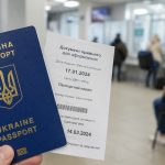 Видачу паспортів в Україні затримують через зупинки друку під час повітряних тривог. Які документи затримуються, скільки чекати та як перевірити готовність онлайн.