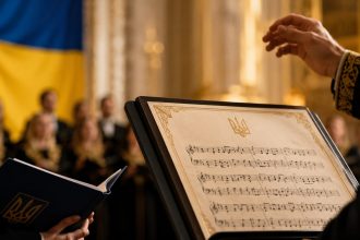 Духовний гімн України «Боже великий, єдиний» пропонують затвердити офіційно. Що передбачає постанова №15383, де виконуватимуть твір і чи зміниться статус державного гімну.