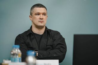 Чому звільнили Михайла Федорова з Міноборони: пояснення Володимира Зеленського, деталі розбіжностей із Сирським, реакція головкома та кандидат на посаду міністра оборони України.