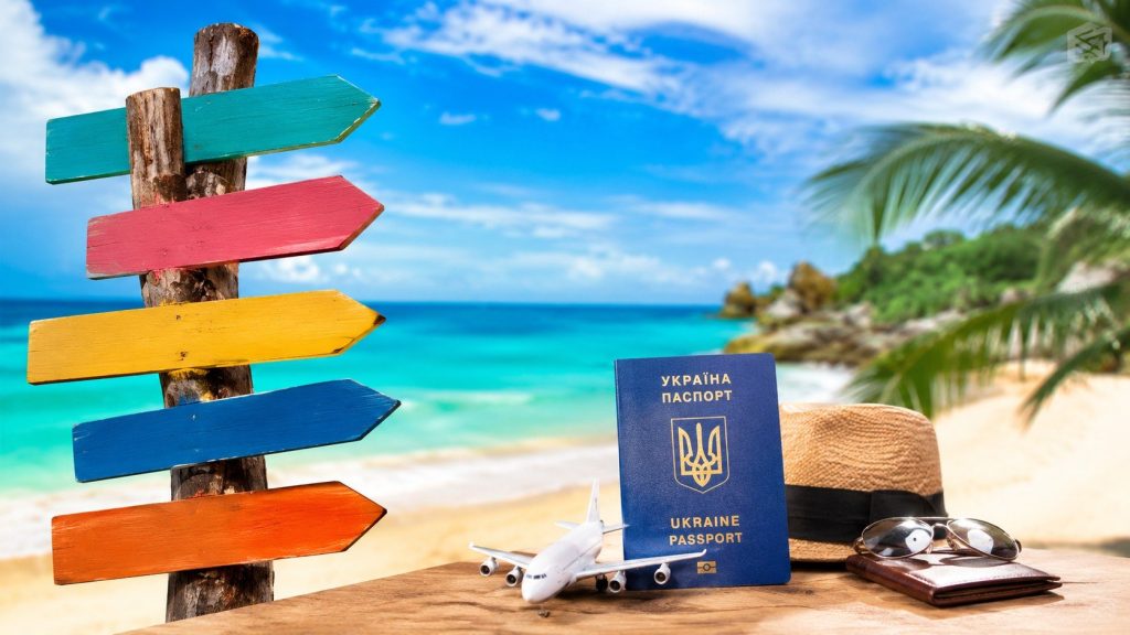 Куди українці можуть поїхати без візи влітку 2026 року: терміни перебування та документи