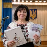 З 1 січня 2027 року оклади працівників культури зростуть на 70%, а для окремих категорій — на 40%. Кого охопить постанова №951, як фінансуватимуть виплати та що зміниться в регіонах України.