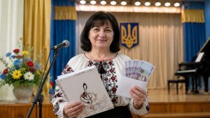 З 1 січня 2027 року оклади працівників культури зростуть на 70%, а для окремих категорій — на 40%. Кого охопить постанова №951, як фінансуватимуть виплати та що зміниться в регіонах України.