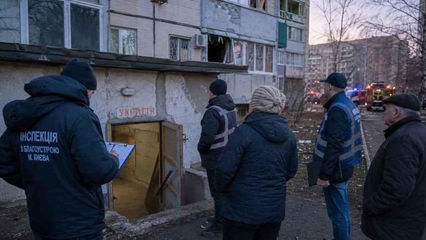 Укриття у спальних районах Києва перевірили після нових атак РФ: 93% перевірених об’єктів мають недоліки. Що виявили, скільки укриттів діє та куди звертатися киянам під час повітряної тривоги вночі.