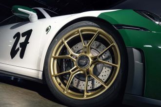 Porsche представила 911 GT3 100 Jahre Nürburgring до 100-річчя траси: лише 100 авто, Manthey Kit, особливий дизайн, замовлення з вересня 2026 року та поставки у 2027-му для Німеччини.