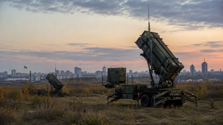 ППО України восени критично залежить від ракет Patriot: Росія нарощує балістичні удари, а постачання перехоплювачів скоротилися. Що відомо про виробництво, запаси та рішення партнерів.