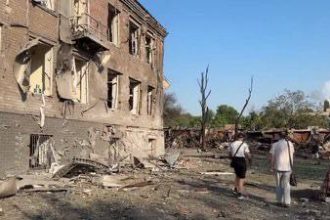 РФ атакувала підприємство у Запоріжжі 27 серпня: пошкоджені виробничі приміщення, виникла пожежа. За даними Івана Федорова, попередньо обійшлося без постраждалих. Деталі удару й наслідки атаки Росії.