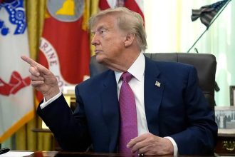 Трамп оголосив нафтову угоду США з Венесуелою: Вашингтон отримає контроль над понад 65 млрд барелів запасів, а 17 родовищ мають залучити понад $100 млрд приватних інвестицій у нафтовий сектор.