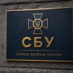 СБУ повідомила про заочну підозру 49-річній жительці Антрацита у держзраді та колабораційній діяльності. За даними слідства, вона очолила окупаційний центр зайнятості «лнр»