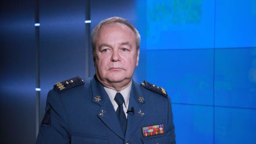 Ігор Романенко запропонував скасувати дозвіл на виїзд чоловіків 18–22 років і залучати молодь до роботи на оборонних підприємствах. Що означає ідея «трудового фронту» в Україні.