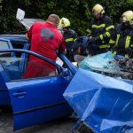 Поблизу Стебника на Львівщині зіткнулися рейсовий автобус і Skoda. Водія легковика деблокували рятувальники та передали медикам. Поліція встановлює детальні обставини цієї аварії.