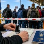 PiS у Польщі заявила про намір депортувати українських чоловіків призовного віку без легальної роботи. Що сказав Тобіаш Бохенський та які правила перебування українців діють у 2026 році. Усі деталі!!