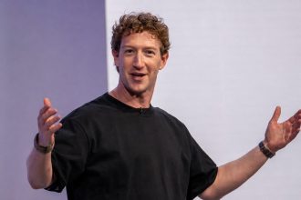 Марк Цукерберг представив маніфест про майбутнє ШІ: глава Meta назвав централізацію головним ризиком, анонсував відкриті моделі, приватних ШІ-агентів і фонд $1 млрд для громад США.