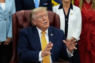 Трамп звинуватив Байдена у скороченні запасів боєприпасів США через допомогу Україні. Що заявив президент і скільки Вашингтон реально виділив на озброєння та поповнення арсеналів. Дані Пентагону США.
