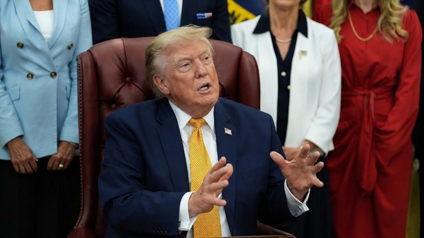 Трамп звинуватив Байдена у скороченні запасів боєприпасів США через допомогу Україні. Що заявив президент і скільки Вашингтон реально виділив на озброєння та поповнення арсеналів. Дані Пентагону США.