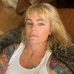 56-річна Еріка Еленіак із «Рятувальників Малібу» запустила OnlyFans. Акторка розповіла про особисті фото й відео, пляжний контент і кадри, які планує публікувати для підписників платформи.