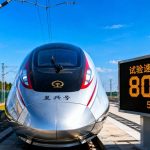 Китайський маглев у лабораторії Donghu в Хубеї розігнали до 800 км/год за 5,3 секунди. Що відомо про рекорд, 1-км тестову трасу, гальмування та можливі сфери застосування технології.