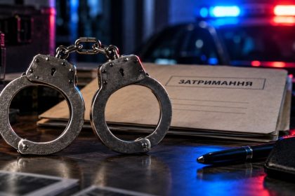 На Львівщині затримали екскерівника фірми-підрядника у справі ремонту санаторію «Шкло» для ВПО. Слідство оцінює збитки за одним з епізодів у понад 1,2 млн грн.