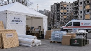Після атаки РФ 9 вересня у Дарницькому районі Києва працюють штаби допомоги, ДСНС, медики й психологи. Що відомо про 24-поверхівку, постраждалих, пошкоджене житло та допомогу киянам.