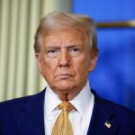 Трамп пообіцяв виплатити по $5 тисяч дорослим американцям, якщо республіканці втримають Палату представників і Сенат на виборах 3 листопада. Що відомо про «дивіденди Трампа» і їхню вартість для США.