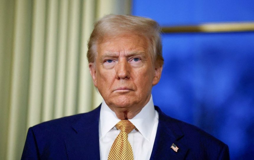 Трамп пообіцяв виплатити по $5 тисяч дорослим американцям, якщо республіканці втримають Палату представників і Сенат на виборах 3 листопада. Що відомо про «дивіденди Трампа» і їхню вартість для США.