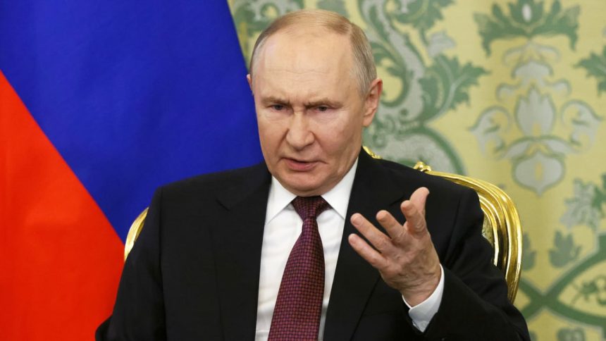 Мирні переговори України й Росії знову опинилися під питанням: після візиту посланців Трампа Москва відновила удари, а позиції сторін щодо територій і безпеки залишилися далекими.