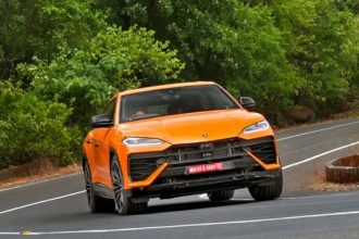 Lamborghini Urus SE отримав 800-сильний гібрид, розгін до 100 км/год за 3,4 с і до 66 км на електриці. Розбираємо перший дорожній тест, керованість, салон і технології моделі.