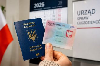 Українці в Польщі восени 2026 року: як перевірити PESEL UKR, паспортні дані, Diia.pl, статус після 1 вересня, правило 30 днів і чи варто подаватися на карту CUKR до кінця року.