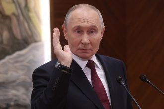Путін відвідав спірний острів Ітуруп, після чого Японія заявила протест. Що відбувається навколо Курильських островів, чому Немуро залежить від Росії та чому мирного договору досі немає.